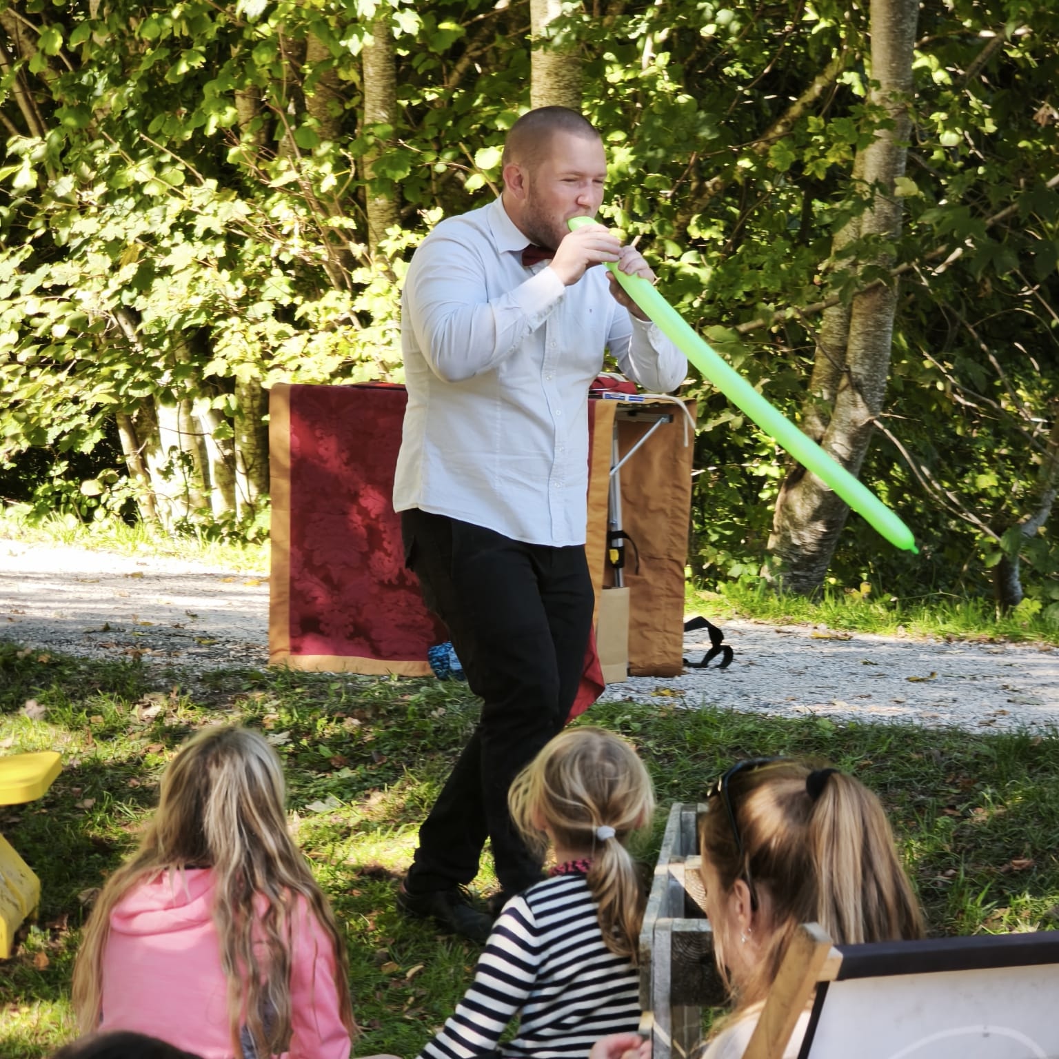 Max Beyond Magic – Bild links
